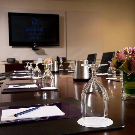 Delta Hotels By Marriott Burnaby Conference Centre Екстер'єр фото