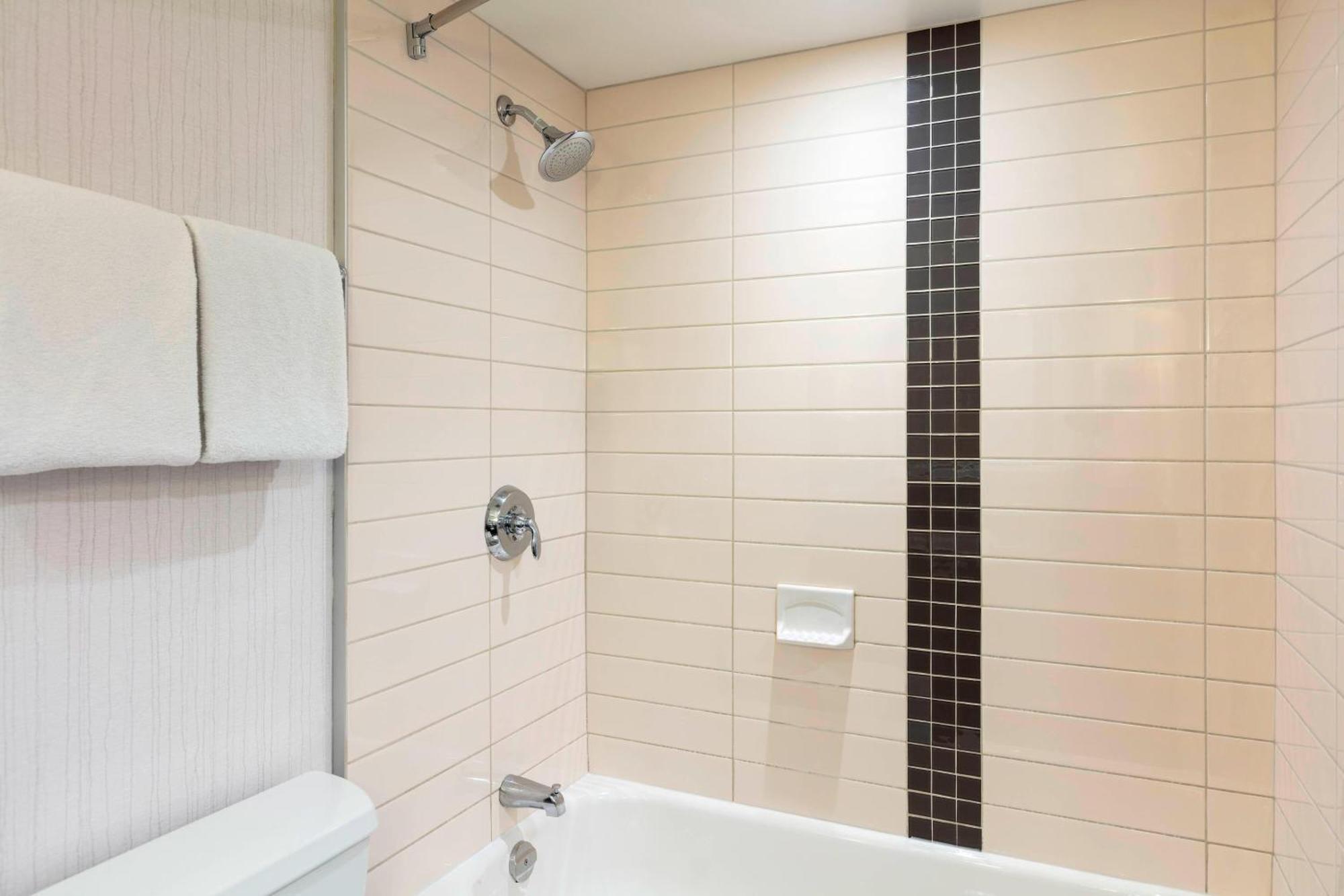 Delta Hotels By Marriott Burnaby Conference Centre Екстер'єр фото