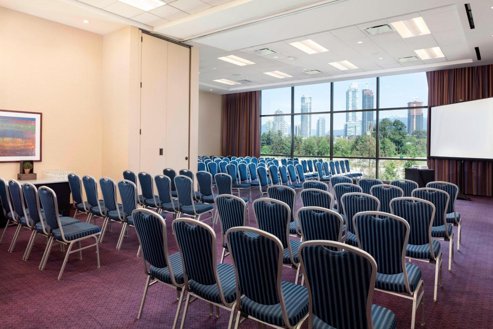 Delta Hotels By Marriott Burnaby Conference Centre Екстер'єр фото