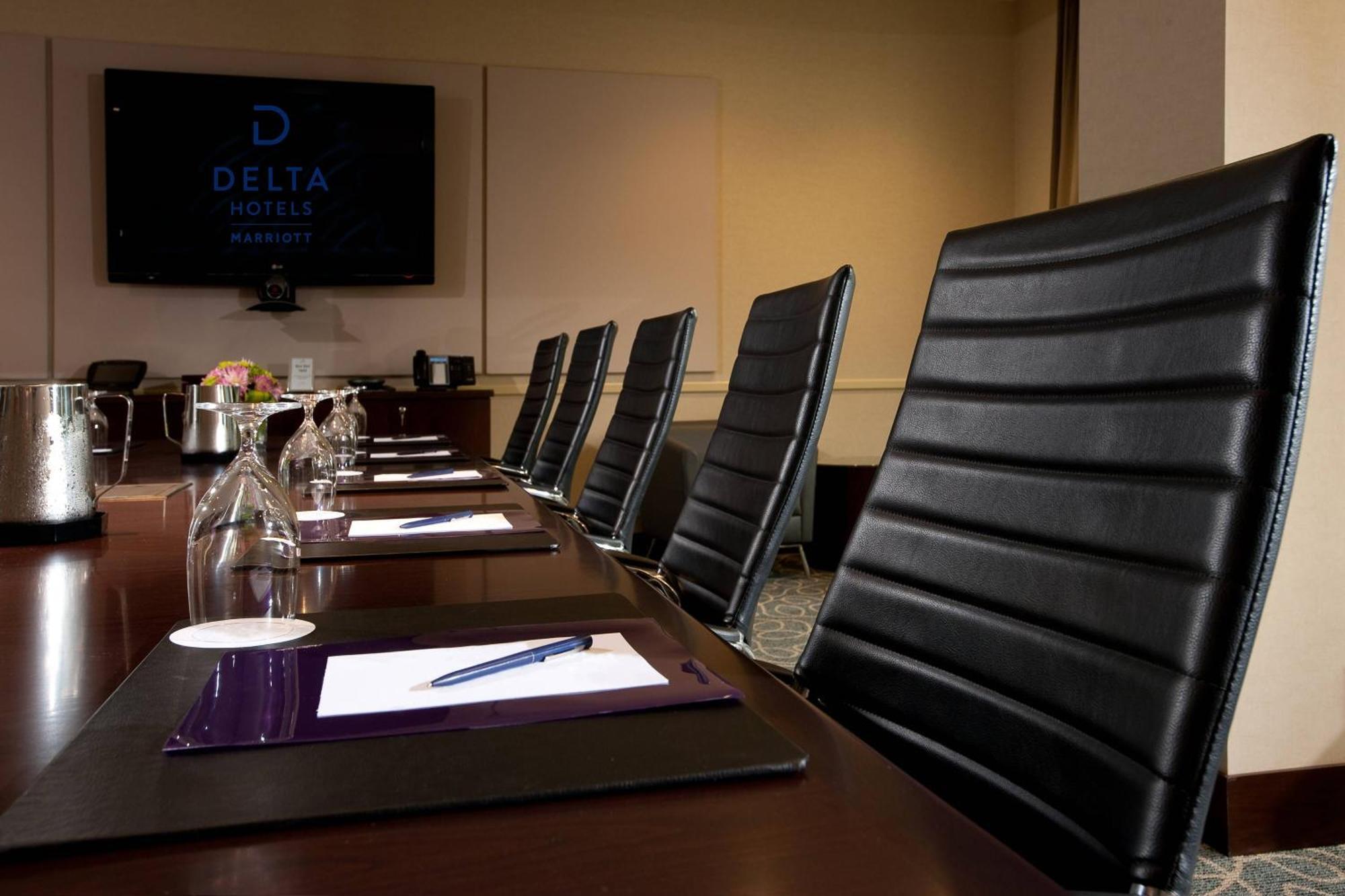 Delta Hotels By Marriott Burnaby Conference Centre Екстер'єр фото