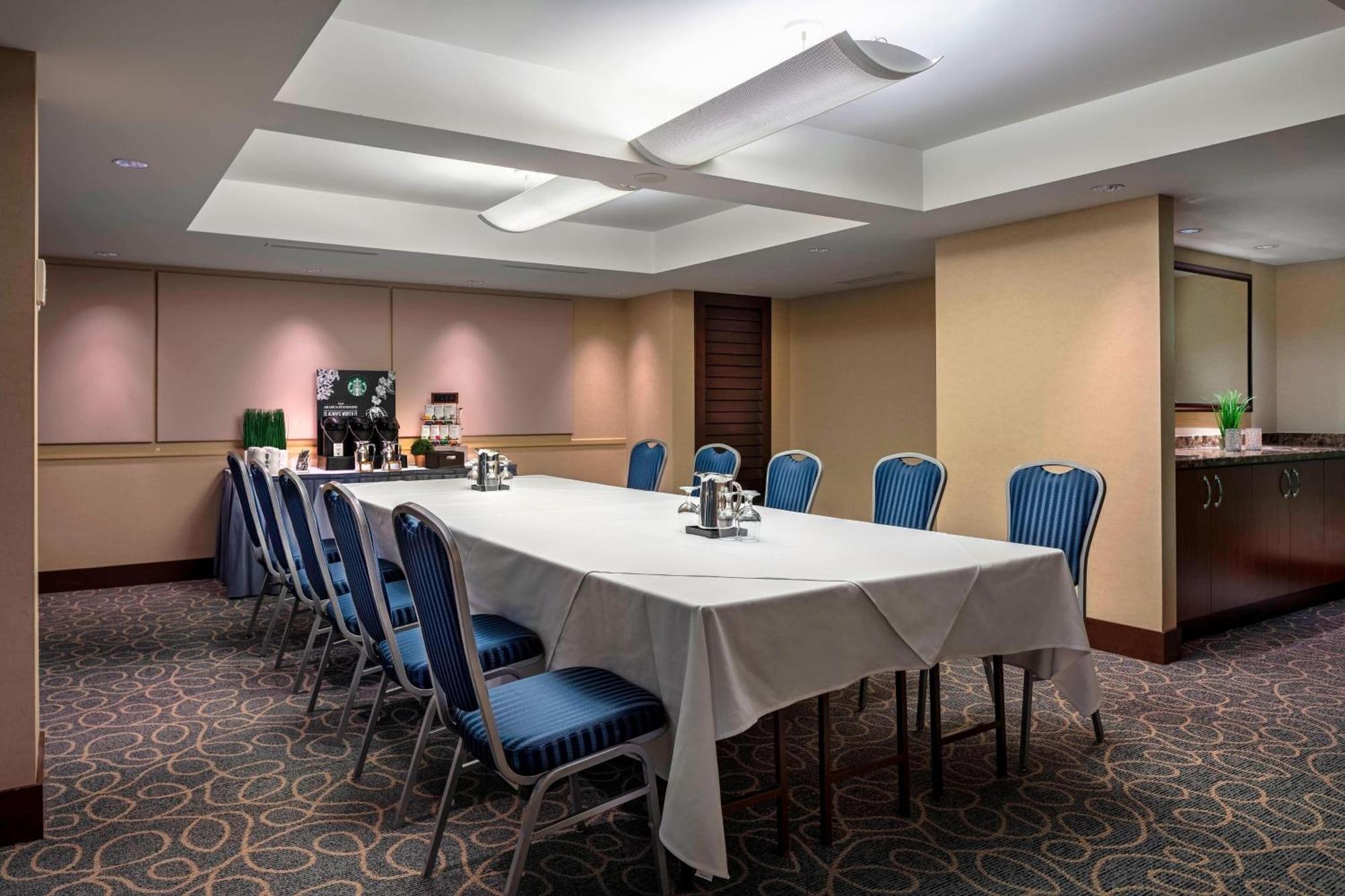 Delta Hotels By Marriott Burnaby Conference Centre Екстер'єр фото